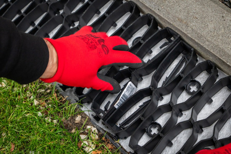 Kratka trawnikowa czarna PROCUT 50x20x3 cm