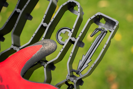 Kratka trawnikowa czarna PROCUT 50x20x3 cm